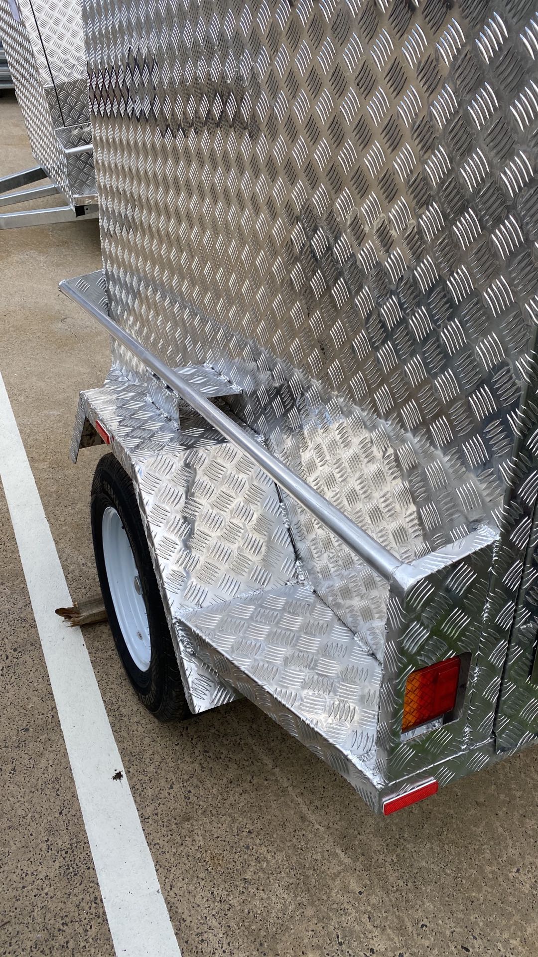 Aluminium Luggage Trailer side
